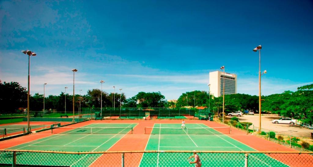 The Liguanea Club Hotel Kingston Exterior photo