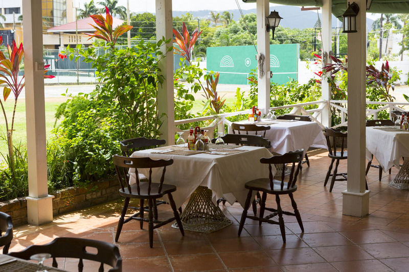 The Liguanea Club Hotel Kingston Exterior photo