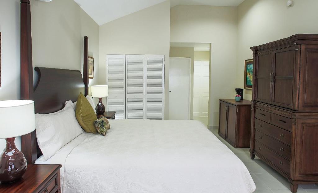 The Liguanea Club Hotel Kingston Room photo